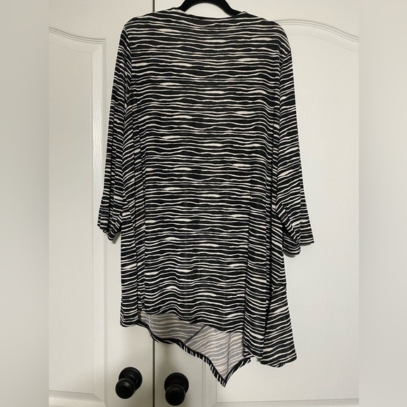 Susan Graver Textured Knit Asymmetrical Hem Tunic Women’s Size 3X - Picture 2 of 2